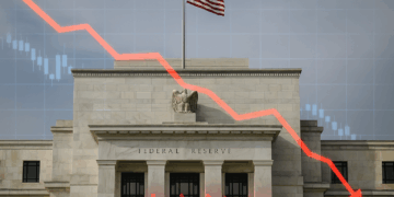 Fachada de la Fed con bandera de EE.UU. y gráfico de tasas decreciente FED