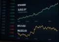 Pantalla institucional muestra gráficos comparativos de Ethereum y Bitcoin con ETH al alza.