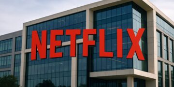 Logo de Netflix centrado frente a su sede corporativa tras resultados financieros del segundo trimestre.