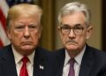 Donald Trump y Jerome Powell en contraste político sobre tasas.