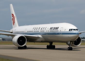 vión de Air China en pista de aeropuerto, destacado en análisis de Morgan Stanley sobre turismo en China.