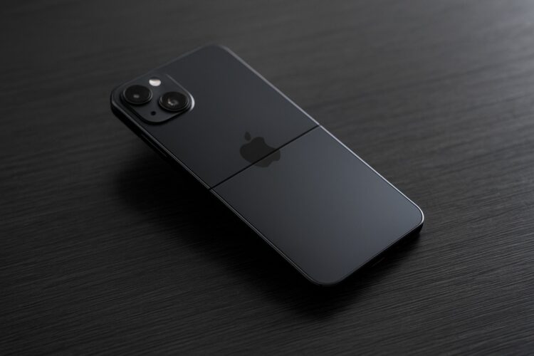Prototipo de iPhone plegable sobre mesa sobria con logo de Apple sutil.