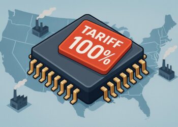 Chips con etiqueta roja de “100% tarifa” sobre mapa de EE. UU. con fábricas marcadas.