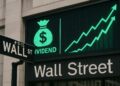 Wall Street con íconos de dividendos y alza bursátil