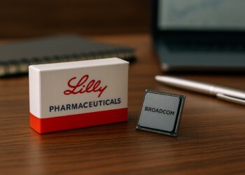 Acciones de Eli Lilly y Broadcom representadas con caja farmacéutica y chip en un escritorio editorial.