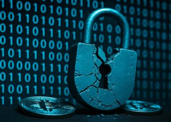 Un candado digital Cripto roto en primer plano con un fondo azul de código binario en pantalla