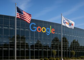  Edificio central de Google en Mountain View con fachada acristalada y banderas ondeando