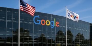  Edificio central de Google en Mountain View con fachada acristalada y banderas ondeando