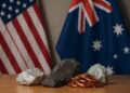 Minerales metálicos con banderas de EE.UU. y Australia reflejan su alianza económica.