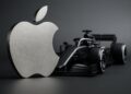 Logo metálico de Apple frente a un monoplaza de Fórmula 1 bajo luz natural de estudio.