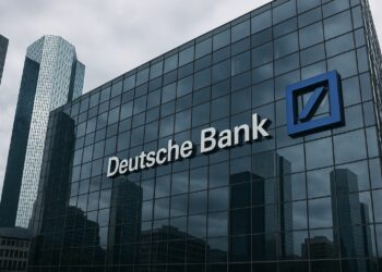 Edificio de vidrio con el logo de Deutsche Bank visible en entorno urbano financiero
