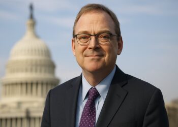 Kevin Hassett frente al Capitolio transmite confianza sobre el pronto fin del cierre del gobierno.