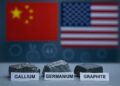 Muestras metálicas con etiquetas de galio, germanio y grafito en mesa de laboratorio con banderas borrosas de China y EE. UU.