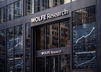 Edificio de Wolfe Research con gráficos de dividendos reflejados en los ventanales