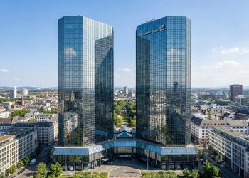 Fotografía diurna de las Torres Gemelas de la sede de Deutsche Bank en Frankfurt, Alemania.