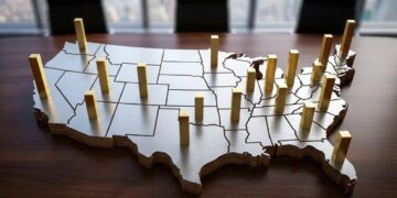 Escultura mapa 3D EE.UU. con barras doradas de crecimiento económico en mesa de conferencias.