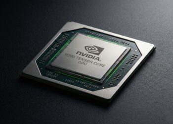 Fotografía macro de alta resolución de un procesador avanzado de inteligencia artificial. La imagen muestra el chip Nvidia H200 descansando sobre una superficie oscura y texturizada. En el difusor térmico metálico central, están grabados con precisión el logotipo del ojo de NVIDIA y el texto "NVIDIA H200 TENSOR CORE GPU". El sustrato del circuito verde y los pequeños condensadores que rodean el troquel central son claramente visibles bajo una iluminación lateral dramática.