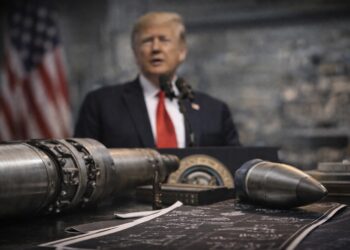 Trump anuncia aumento del presupuesto de defensa mientras acciones del sector suben