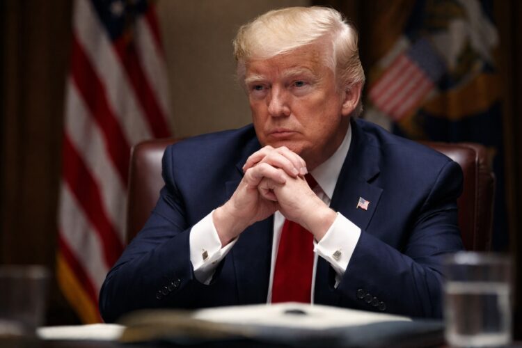 Trump analiza ataques militares limitados contra Irán.