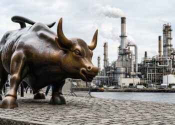 oro de Wall Street frente a refinería por tensión con Irán.