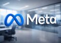 Logo de Meta en oficina vacía representando recortes y estrategia en IA