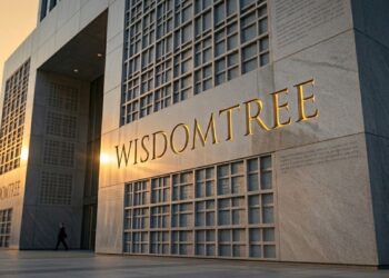 Entrada principal de WisdomTree en Nueva York, con el nombre grabado en grandes letras sobre una fachada de piedra.