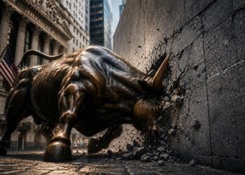 Toro de Wall Street choca contra una barrera en pleno mercado alcista.
