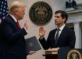Trump y Kevin Warsh durante acto institucional de la Reserva Federal.