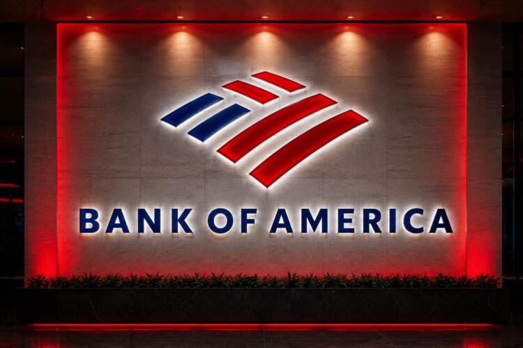 ogo de Bank of America en entorno corporativo con señales de cautela