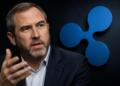 Brad Garlinghouse junto al logo de Ripple en una escena editorial.