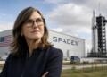 Cathie Wood refuerza su apuesta por SpaceX con nueva compra.