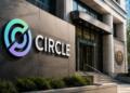 Logotipo de Circle en un edificio institucional tras recibir autorización bancaria.