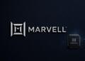 Logo de Marvell junto a un chip semiconductor en fondo tecnológico.