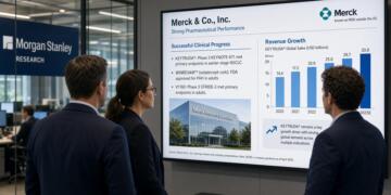 Tres profesionales observan una pantalla de Morgan Stanley con métricas financieras de Merck.