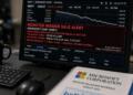 Pantalla que muestra una alerta de venta interna de acciones de Microsoft por parte de CEO.