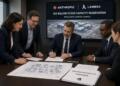 Ejecutivos firman acuerdo de $35 mil millones entre Anthropic y Lambda en una sala.