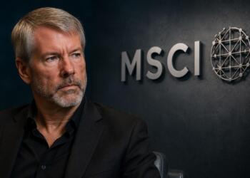 Michael Saylor junto al logo de MSCI en una composición financiera.