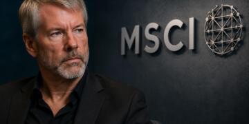 Michael Saylor junto al logo de MSCI en una composición financiera.