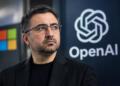 Mustafa Suleyman aparece junto a los logos de OpenAI y Microsoft.