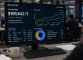 Pantalla de computadora que muestra el valor, rendimiento y asignación de Grok Portfolio.