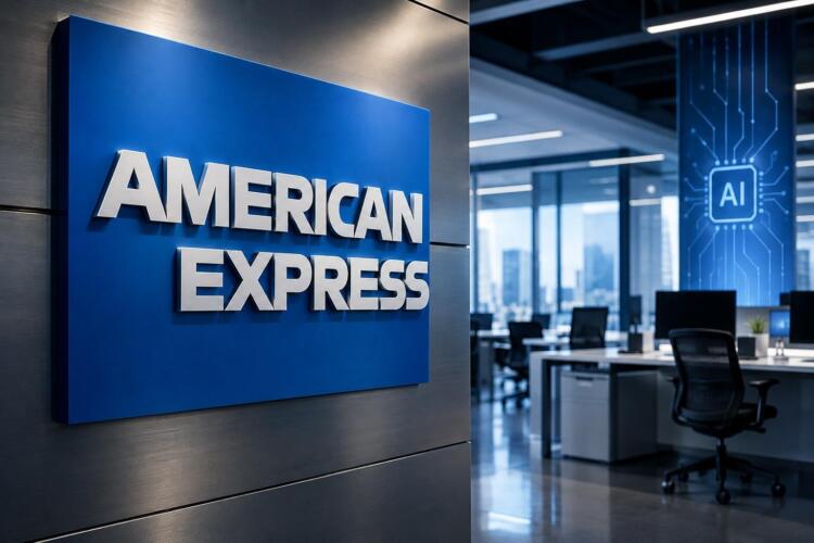 Logotipo de American Express junto a un panel tecnológico de inteligencia artificial.