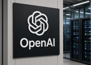 Logo de OpenAI en pared de centro de datos o infraestructura de IA.