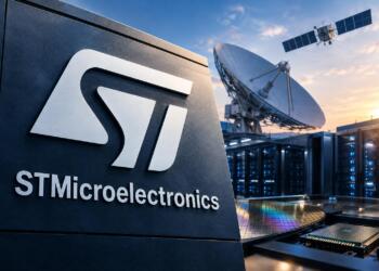 Logotipo de STMicroelectronics junto a un chip, servidores y antena satelital.