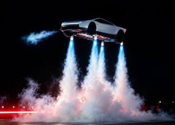 Tesla Roadster flota en el aire impulsado por potentes chorros de cohete.